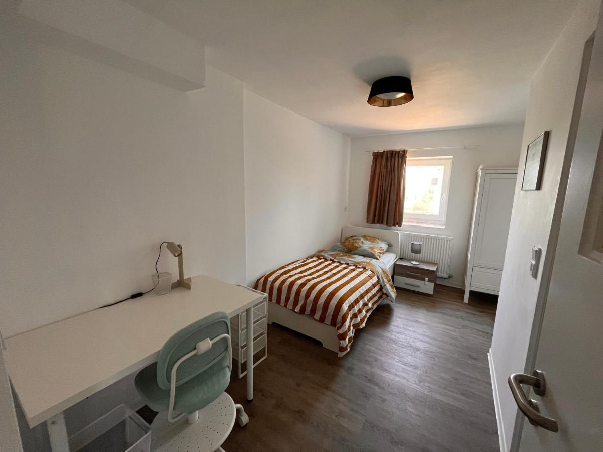 Ein Schoenes Zimmer In Kiel Esterno foto